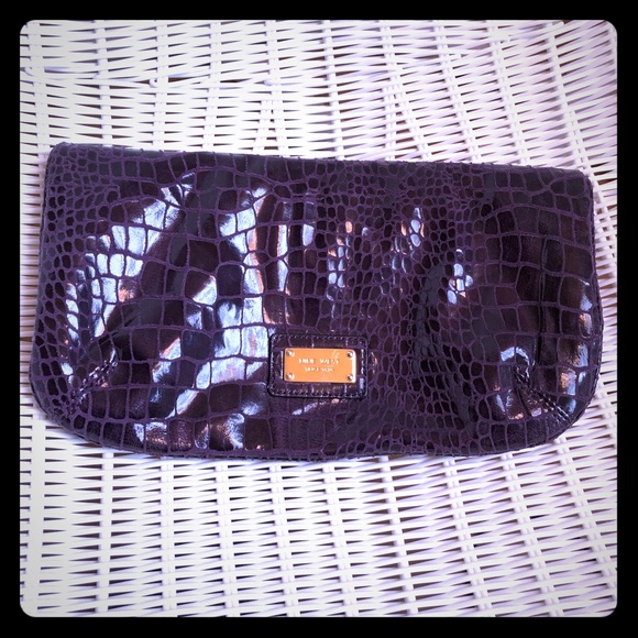 Nine West Handbags - NINE WEST PURPLE FOLDABLE HANDLED CLUTCH